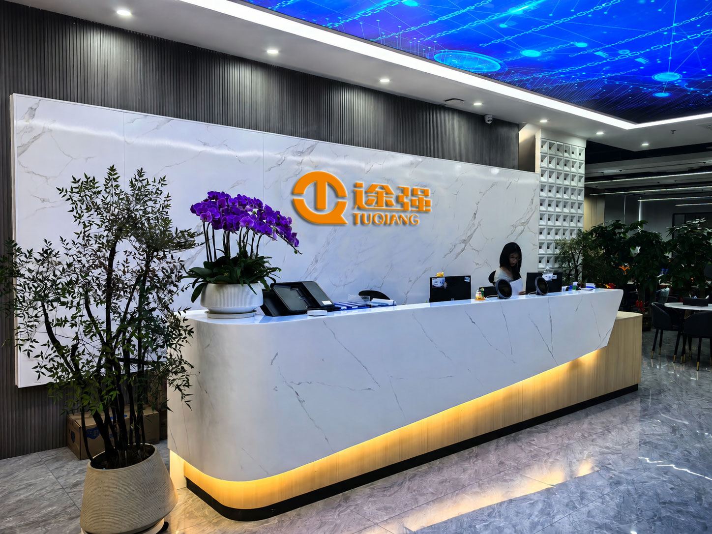 公司前台侧面.jpg